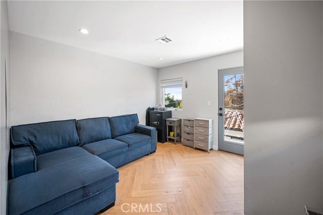 Detail Gallery Image 19 of 53 For 515 La Loma Rd, Glendale,  CA 91206 - 4 Beds | 5 Baths