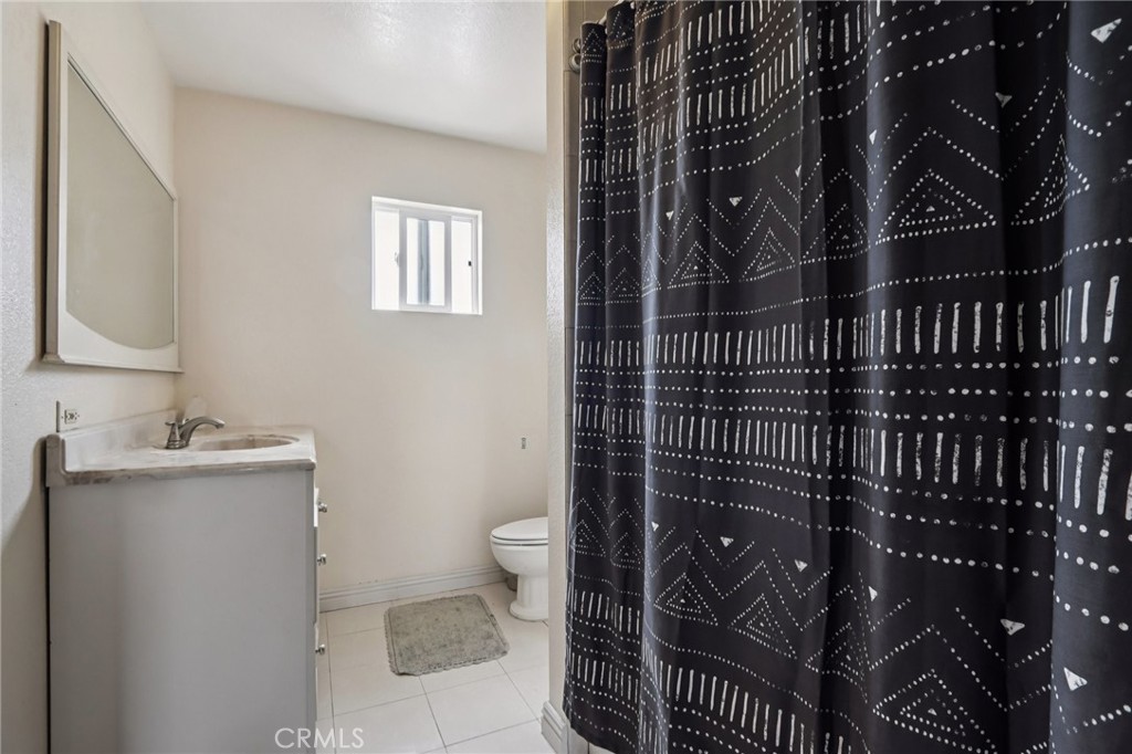 https://media.crmls.org/medias/8d4d15c6-4feb-4afb-92b8-40dabc72953b.jpg?preset=X-Large