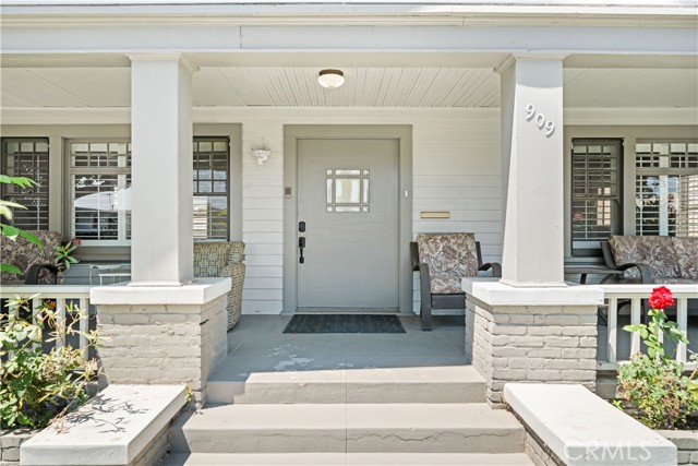 909 N. STONEMAN AVE, Alhambra CA: https://media.crmls.org/medias/8d4d559b-bf36-4471-9f59-1594955e907e.jpg