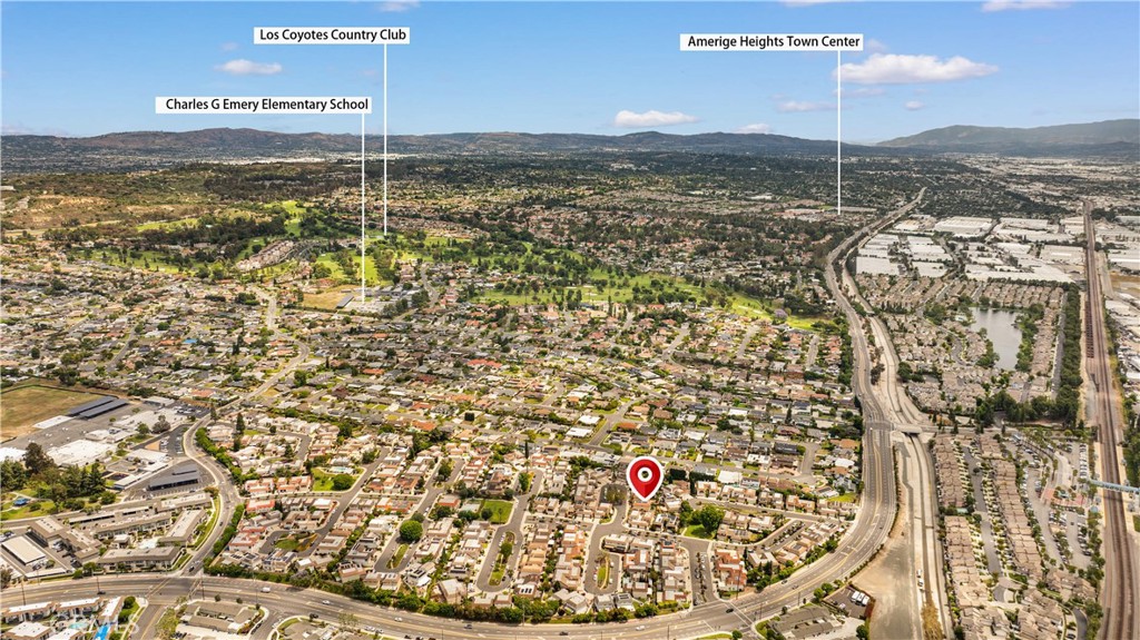 https://media.crmls.org/medias/8d4de02d-d1c2-44c6-8d5c-cad998149fc5.jpg?preset=X-Large