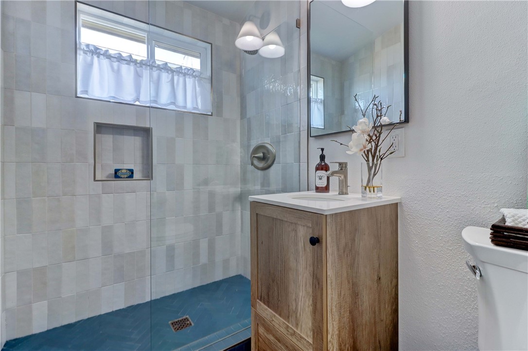 Detail Gallery Image 5 of 13 For 387 Cypress Dr #7,  Laguna Beach,  CA 92651 - 1 Beds | 1 Baths