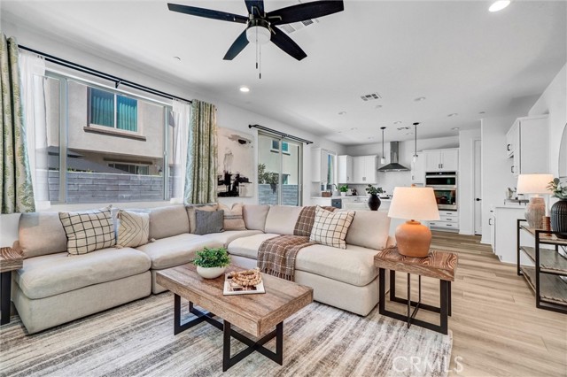 Detail Gallery Image 8 of 27 For 653 Longhorn, Rancho Mission Viejo,  CA 92694 - 3 Beds | 2/1 Baths