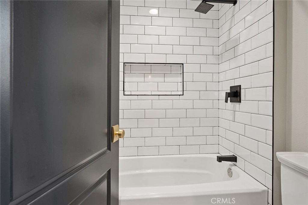 https://media.crmls.org/medias/8d50dd66-0222-4085-b467-34dc5751e49b.jpg?preset=X-Large