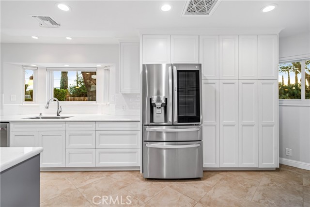 Detail Gallery Image 15 of 74 For 2755 W Avenue, Palmdale,  CA 93551 - 5 Beds | 3/1 Baths