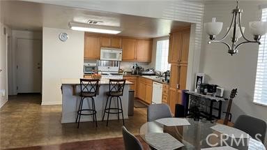 416 Green River Street, Oxnard CA: https://media.crmls.org/medias/8d5126cb-fc43-4d0b-b66f-2d4fdddeaada.jpg