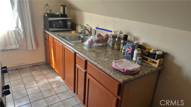 616 N St Louis Street, Los Angeles CA: https://media.crmls.org/medias/8d5308c9-0cc2-4f75-9857-9d4df12a197d.jpg