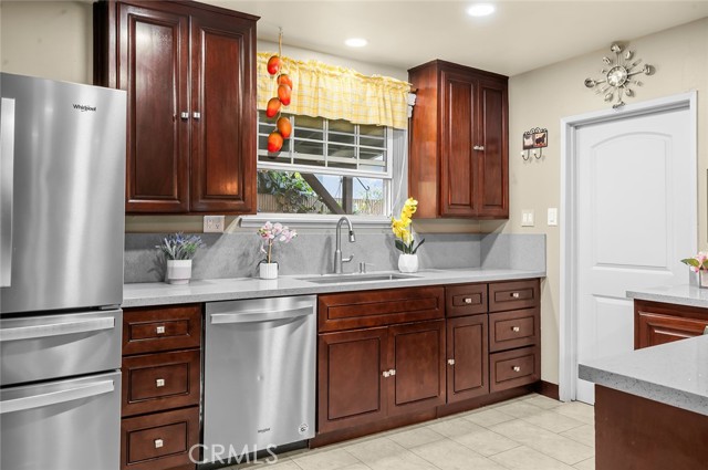Detail Gallery Image 14 of 38 For 5026 W Roberts, Santa Ana,  CA 92704 - 4 Beds | 2 Baths