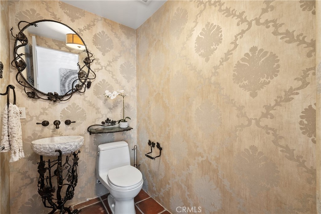 https://media.crmls.org/medias/8d54e63e-1f14-4124-8e38-ee579daa6452.jpg?preset=X-Large