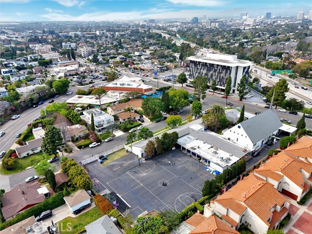 Image 23 of 32 For 3035 Malcolm