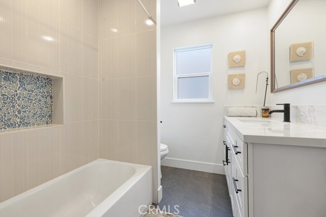 Detail Gallery Image 12 of 21 For 4434 Santa Monica Ave, San Diego,  CA 92107 - 4 Beds | 3 Baths