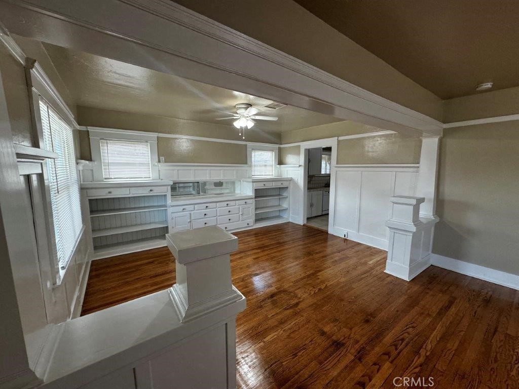 https://media.crmls.org/medias/8d557cac-2737-4af4-a447-567b545872ca.jpg?preset=X-Large