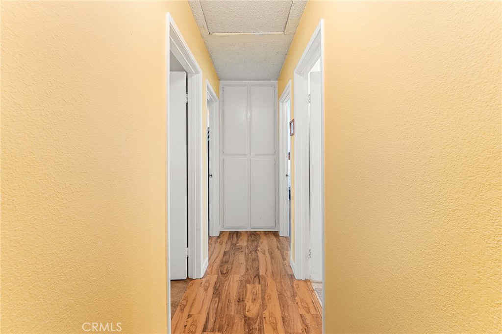 https://media.crmls.org/medias/8d55a971-4ec9-4ef1-b272-b3a6092ab5bf.jpg?preset=X-Large