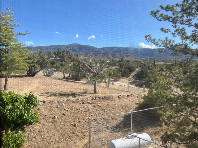 Detail Gallery Image 18 of 38 For 984 Pinon Rd, Pinon Hills,  CA 92372 - 3 Beds | 2/1 Baths