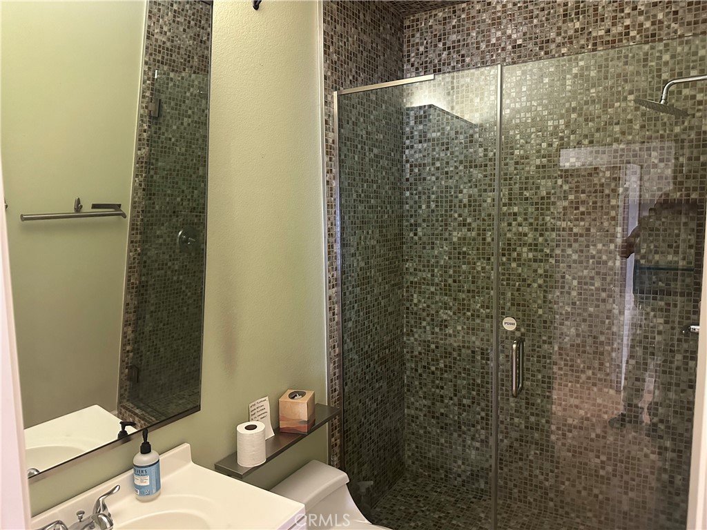 https://media.crmls.org/medias/8d5791b3-3c1a-4a96-8893-8b67be1aa31a.jpg?preset=X-Large