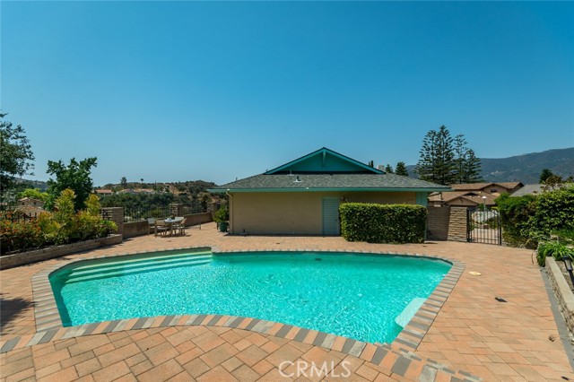 Detail Gallery Image 27 of 38 For 2251 El Arbolita Dr, Glendale,  CA 91208 - 2 Beds | 2 Baths