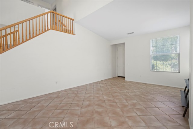 28445 Silverking Trail, Saugus CA: https://media.crmls.org/medias/8d582677-35fc-48fe-a0fa-e51b395508bd.jpg