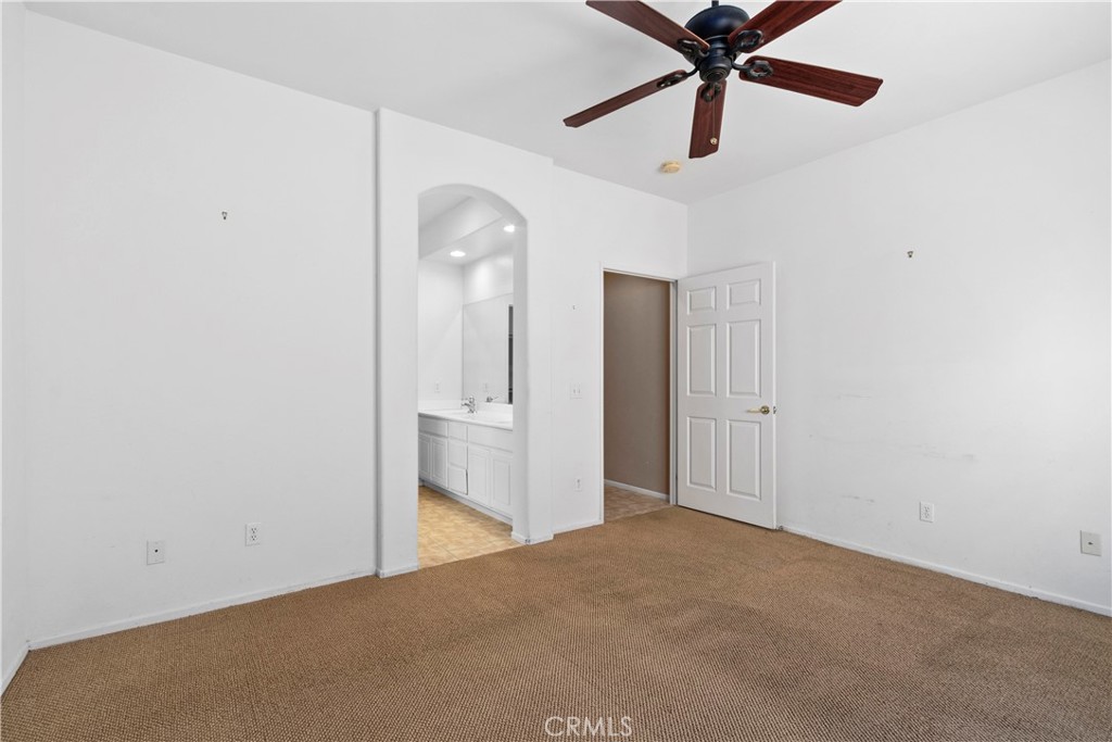 https://media.crmls.org/medias/8d584dfc-46f2-43f8-83bb-776d602ab663.jpg?preset=X-Large