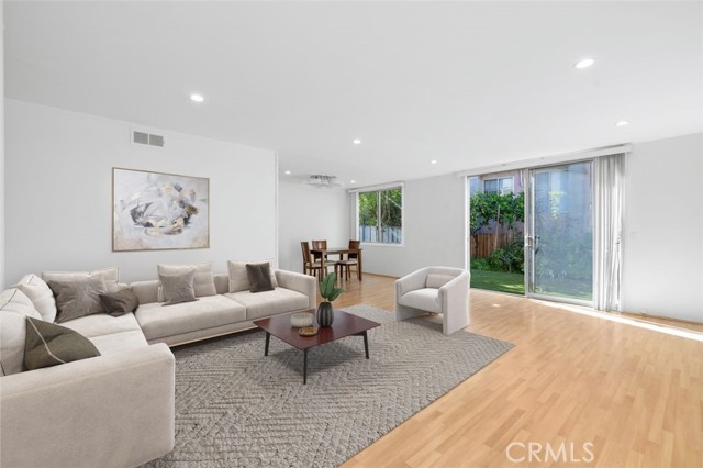 Detail Gallery Image 7 of 15 For 5301 Balboa Bld 5b,  Encino,  CA 91316 - 2 Beds | 2 Baths