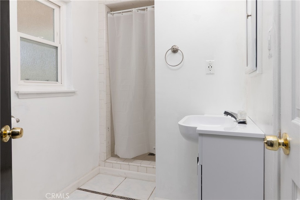 https://media.crmls.org/medias/8d598073-9f3f-4828-b1b4-34c41e0ca27c.jpg?preset=X-Large