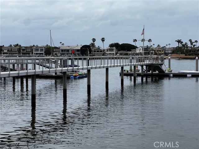 117 Bayside Place, Corona del Mar CA: https://media.crmls.org/medias/8d59aae5-a63e-468d-8f58-b7fc387946fe.jpg