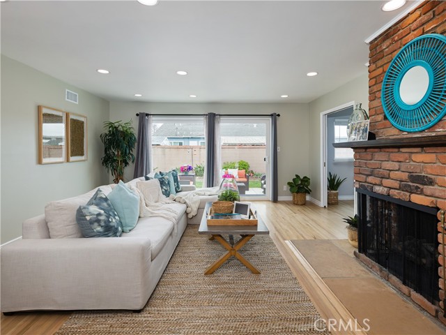 Detail Gallery Image 4 of 34 For 17122 S Orchard Ave, Gardena,  CA 90247 - 4 Beds | 2 Baths
