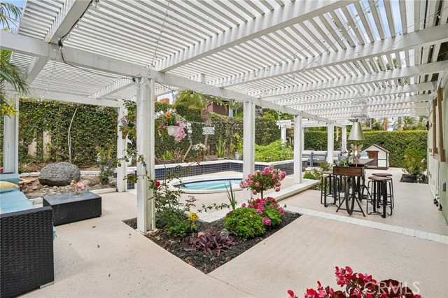 Detail Gallery Image 13 of 19 For 17675 Rainglen, Huntington Beach,  CA 92649 - 4 Beds | 2/1 Baths