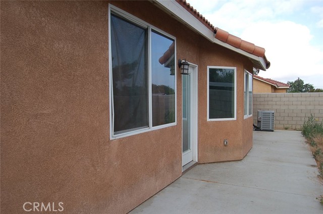 Detail Gallery Image 5 of 5 For 9280 Olive St #1,  Fontana,  CA 92335 - 3 Beds | 2 Baths