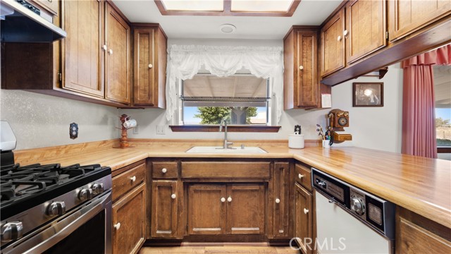Detail Gallery Image 12 of 34 For 11140 Merino Ave, Apple Valley,  CA 92308 - 3 Beds | 2 Baths