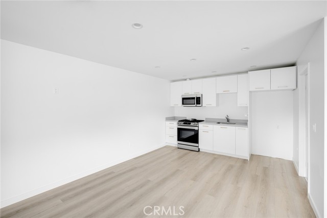 Detail Gallery Image 6 of 14 For 10331 Scoville Ave, Sunland,  CA 91040 - 0 Beds | 1 Baths