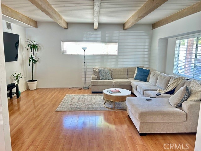 Detail Gallery Image 4 of 12 For 22632 Cass, Woodland Hills,  CA 91364 - 3 Beds | 2 Baths