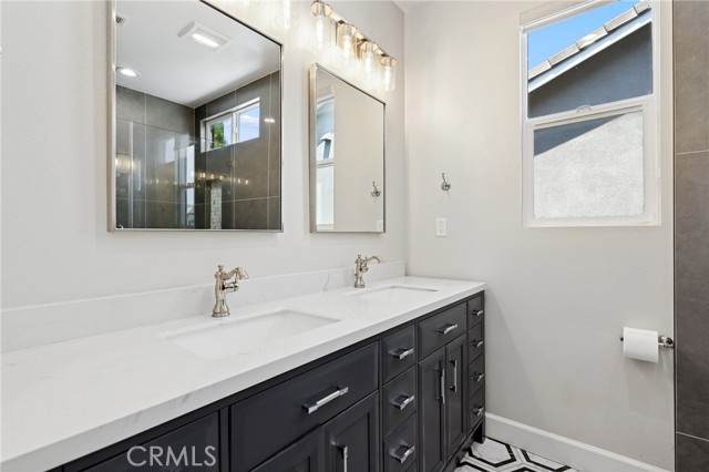 8047 E Hampshire Road, Orange CA: https://media.crmls.org/medias/8d5b0000-e4ff-433d-8e12-dbf2919c4be7.jpg