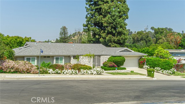 Detail Gallery Image 7 of 62 For 18621 Paseo Nuevo Dr, Tarzana,  CA 91356 - 4 Beds | 3/1 Baths
