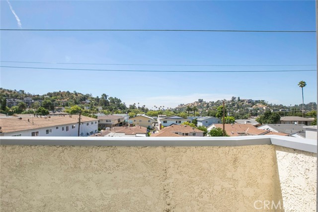 Detail Gallery Image 12 of 20 For 1422 Rock Glen #210,  Glendale,  CA 91205 - 2 Beds | 1 Baths