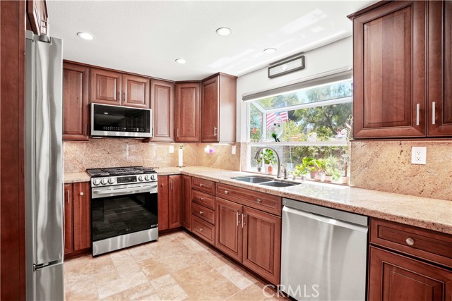 319 Cheerful Court, Simi Valley CA: https://media.crmls.org/medias/8d5e2af2-37e0-49c3-8d1b-6ad6b832ad87.jpg