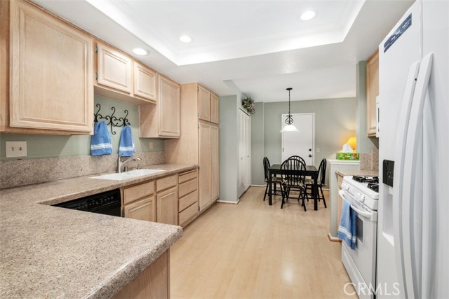 13562 Mahogany Place, Tustin CA: https://media.crmls.org/medias/8d5ff777-4ad2-4954-a2ff-a8c79fd945bb.jpg