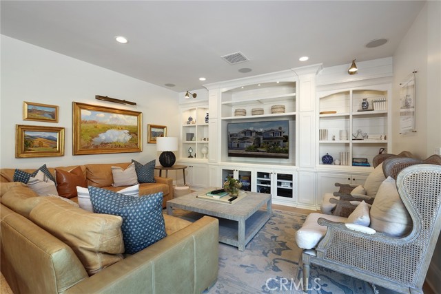 Detail Gallery Image 8 of 28 For 1949 Port Seabourne, Newport Beach,  CA 92660 - 5 Beds | 4 Baths