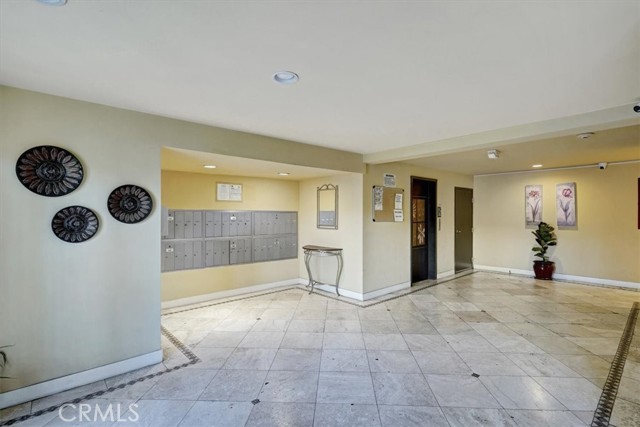 Detail Gallery Image 5 of 28 For 20327 Saticoy St #202,  Winnetka,  CA 91306 - 1 Beds | 1 Baths