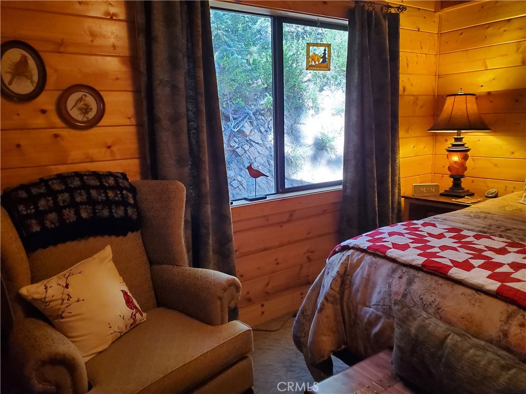 https://media.crmls.org/medias/8d621ca8-25c3-4f58-b209-8467c2a4020d.jpg?preset=X-Large