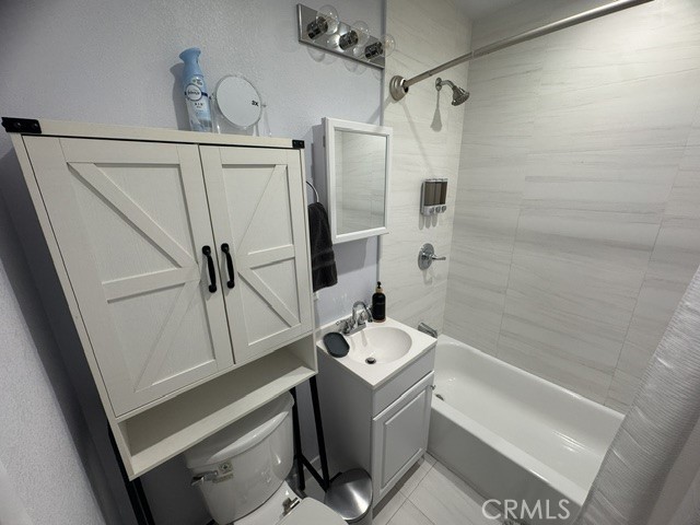 https://media.crmls.org/medias/8d623890-704a-4613-8795-bcd87003c203.jpg?preset=X-Large