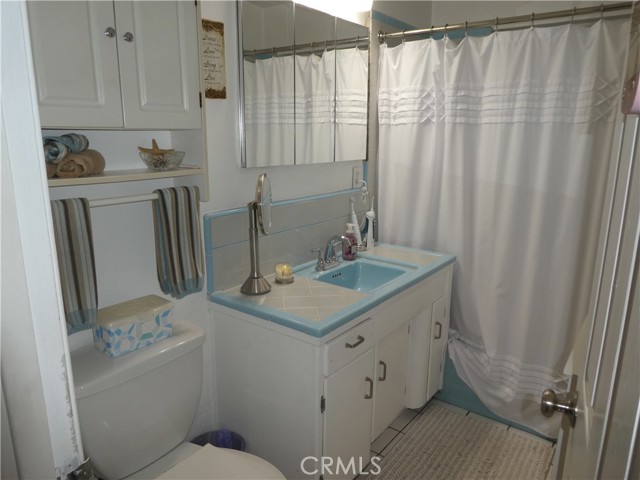 Detail Gallery Image 20 of 39 For 670 Keenan Ave, Los Angeles,  CA 90022 - – Beds | – Baths