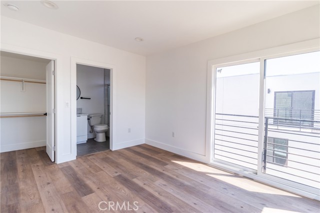 4507 W 18th St Drive, Los Angeles CA: https://media.crmls.org/medias/8d63d047-1aca-4f70-b59e-b6b5e760d5a4.jpg
