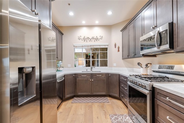 Detail Gallery Image 6 of 25 For 10604 Valley Spring Ln #105,  Toluca Lake,  CA 91602 - 2 Beds | 2 Baths