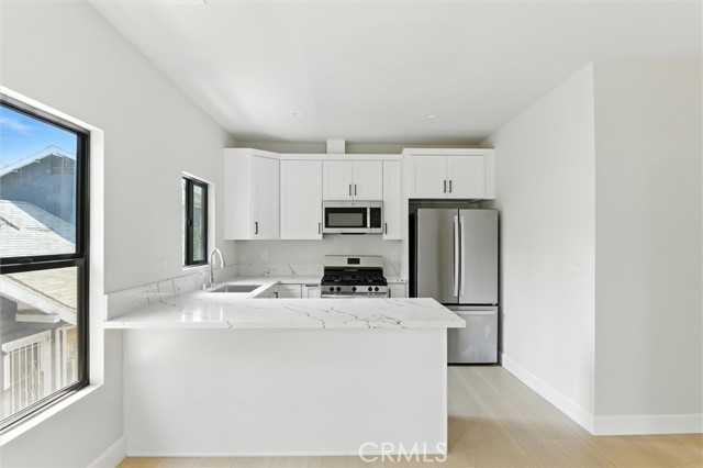Detail Gallery Image 7 of 20 For 1172 Wilton, Hollywood,  CA 90038 - 2 Beds | 1 Baths