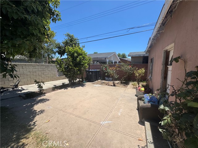 2124 W Civic Center Drive, Santa Ana CA: https://media.crmls.org/medias/8d650a5a-17de-4de1-9f89-2d3c6dcecc6f.jpg