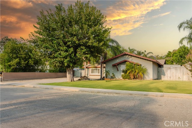 Detail Gallery Image 1 of 11 For 10937 Desert Sand Ave, Riverside,  CA 92505 - 3 Beds | 2 Baths