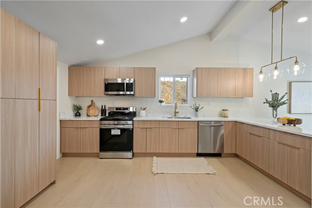 Detail Gallery Image 6 of 28 For 18640 Kimbrough St, Canyon Country,  CA 91351 - 3 Beds | 2 Baths