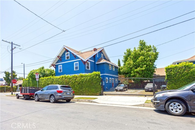 1327 W 35th Street, Los Angeles CA: https://media.crmls.org/medias/8d65cb25-c3d0-437e-acaa-b8ba3a5d4403.jpg
