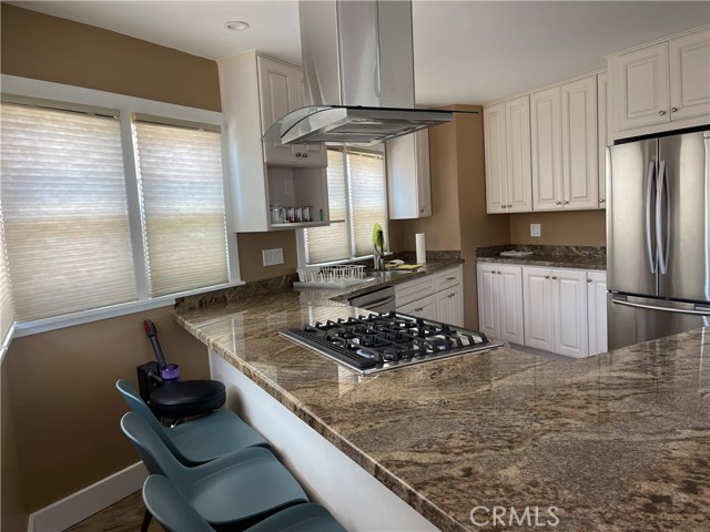 Detail Gallery Image 3 of 17 For 505 Park, Newport Beach,  CA 92662 - 2 Beds | 1 Baths