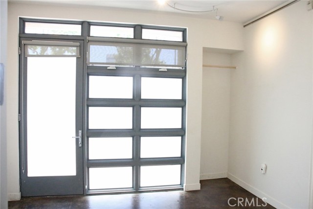 Detail Gallery Image 3 of 34 For 113 E City Place Dr, Santa Ana,  CA 92705 - 1 Beds | 2/1 Baths