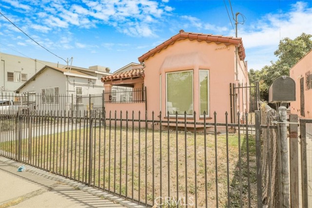 914 W 71st Street, Los Angeles CA: https://media.crmls.org/medias/8d6740bf-4171-4249-9d5c-296378ee3d0c.jpg
